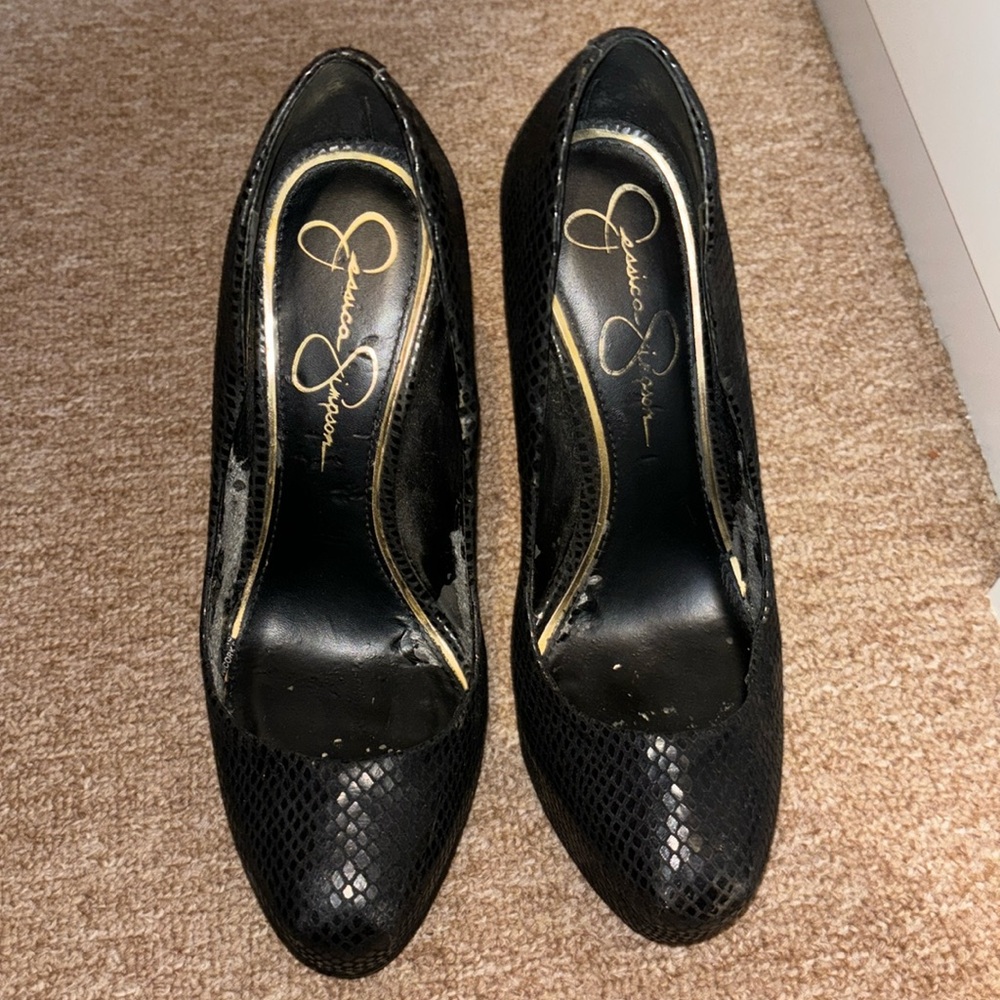 Black Platform Alligator skin pumps size 7.5